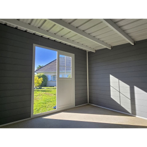 SINTRA 9 m² Gartenhaus aus hellgrauem Verbundmaterial – Modern und langlebig