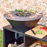 Stromboli Feuerstelle mit Grillfunktion, 80 cm Durchmesser – schwarz, mit Grillrost und Stauraum. B 138 x T 82 x H 114 cm