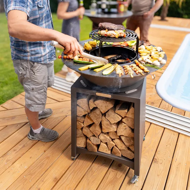 FIESTA Hohe Feuerstelle mit abnehmbarer Stahlplatte und Grillrost, Grillplatte für den Außenbereich, Ø 75 cm